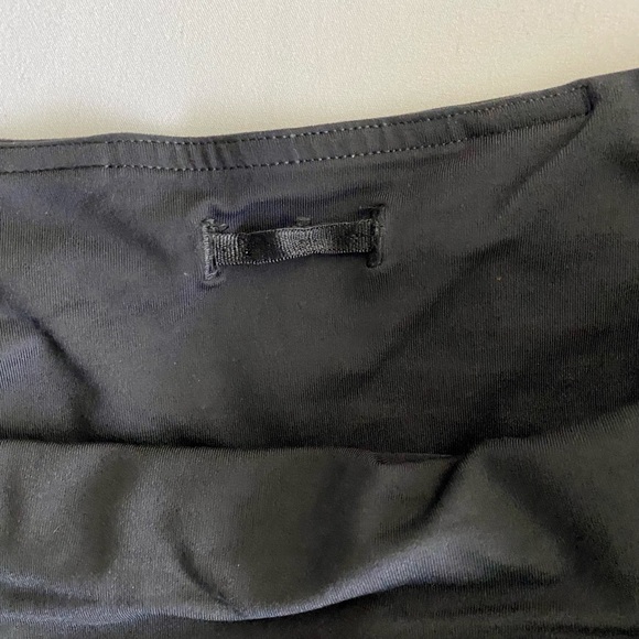 Lululemon Ruched Leg Capri Leggings, black, size 8 - Picture 4 of 6
